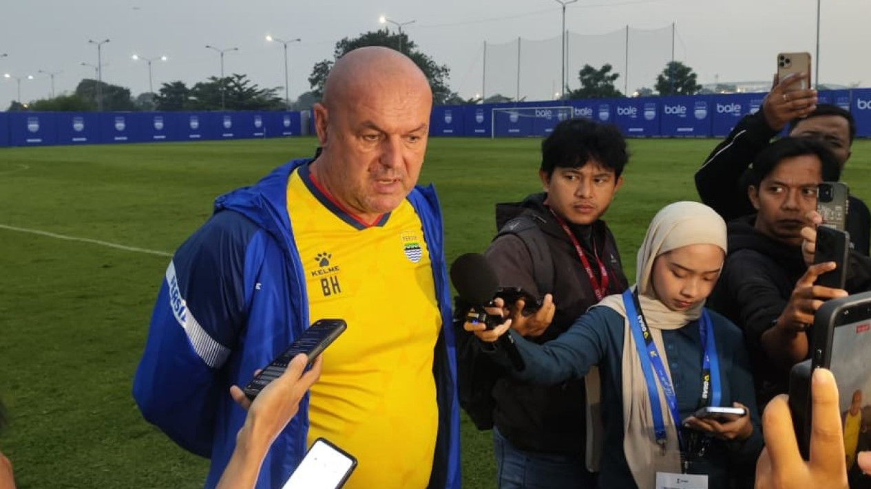 Jelang Lawan Persija Jakarta, Bojan Hodak Akhirnya Blak-blakan Soal Rumor Hengkangnya Federico Barba dari Persib Bandung
            - galeri foto
