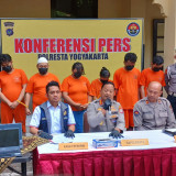 Love Scamming Internasional Berbasis Aplikasi Kencan Daring Cina Digerebek di Sleman, 6 Orang Jadi Tersangka