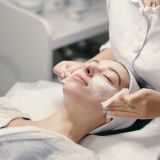 Apakah Treatment DNA Salmon Aman untuk Semua Jenis Kulit?