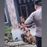 Viral! Kepergok Mencuri, Pria di Kota Pinang Sandera Lansia Pakai Parang