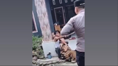 Viral! Kepergok Mencuri, Pria di Kota Pinang Sandera Lansia Pakai Parang