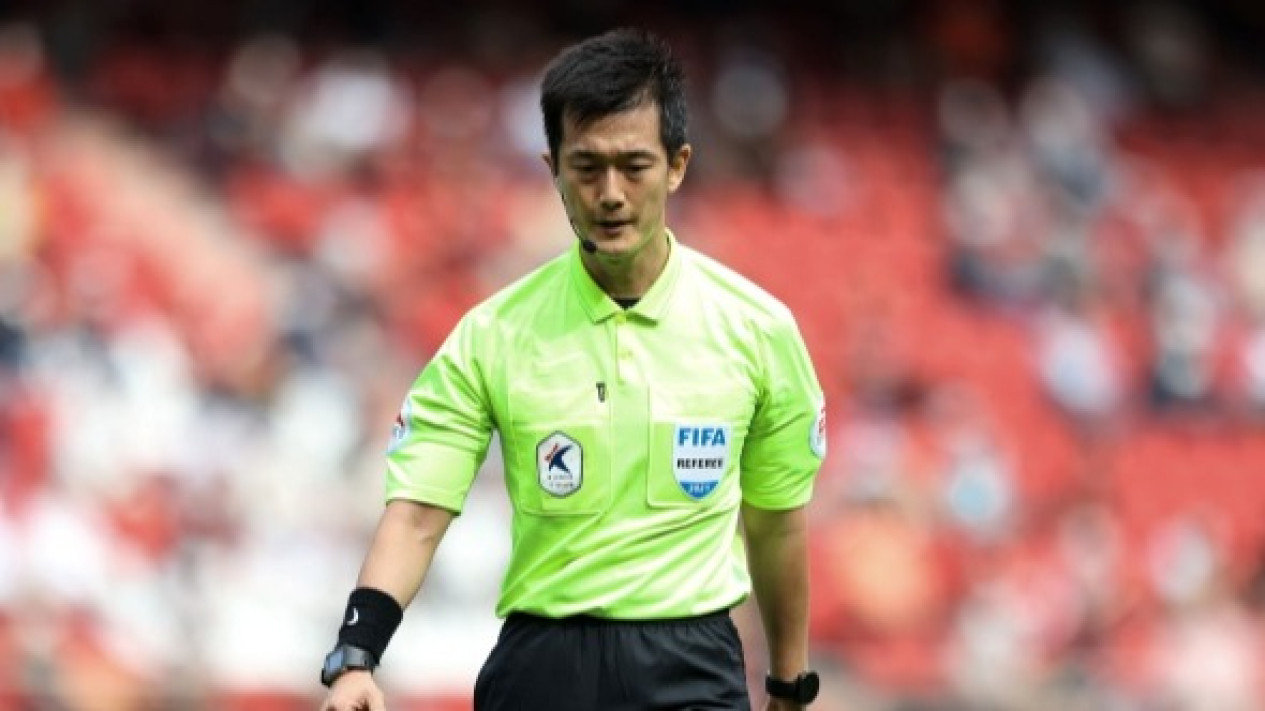 Siapa Ko Hyung-jin? Wasit 'Kontroversial' Asal Korea Selatan yang Kabarnya akan Pimpin Laga El Clasico Persib vs Persija
            - galeri foto
