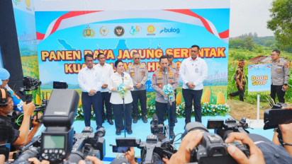 Kapolri-Ketua Komisi IV Panen Raya Jagung di Bekasi, Komitmen Dukung Ketahanan Pangan