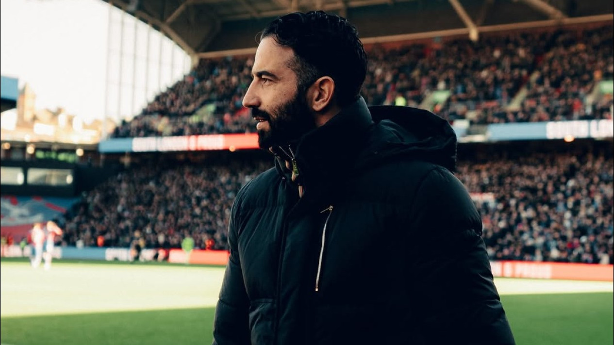 Manchester United Rugi Banyak Setelah Pecat Ruben Amorim, Nominalnya Bisa untuk Biayai Transfer Pemain Baru
            - galeri foto