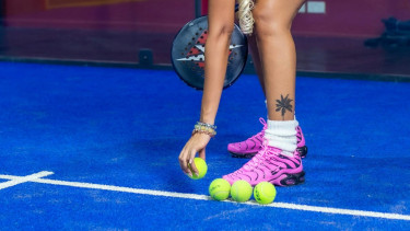 Apa Bedanya Bola Tenis dengan Bola Padel? Begini Penjelasannya!