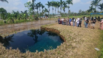Ahli Geologi Ungkap Penyebab Air Jernih Kebiruan Muncul di Sinkhole Limapuluh Kota Sumbar