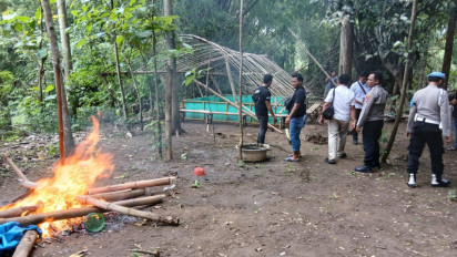 Polisi Ringkus Belasan Penjudi dan Musnahkan Lokasi Sabung Ayam di Ponorogo