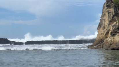 Nikmati Sensasi Libur Akhir Pekan, Cara Ngecer dari Bekasi ke Pantai Sarwana Tanpa Kantong Jebol
