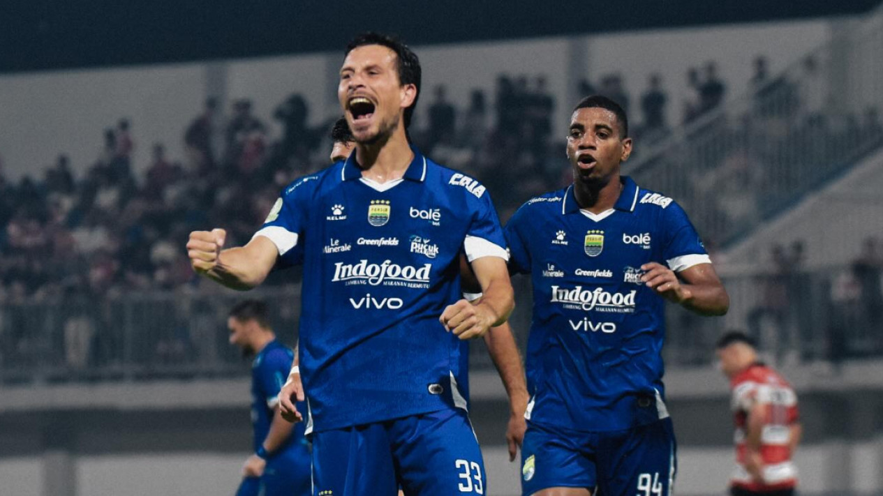El Clasico Indonesia Memanas! Thom Haye Tak Sabar Bawa Persib Taklukkan Persija di GBLA: Salah Satu Rivalitas Terbesar dalam Sepak Bola
            - galeri foto