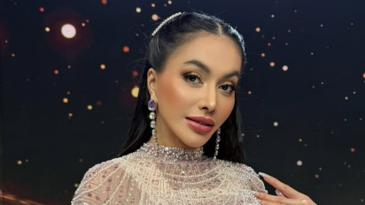 Digugat Rp7 Miliar atas Dugaan Penelantaran Anak, Denada Tetap Santai dan Aktif Tampil di TV