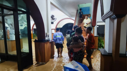 BREAKING NEWS! Air Terus Naik, Banjir Kepung Desa Sambiroto Tayu Pati Malam Ini