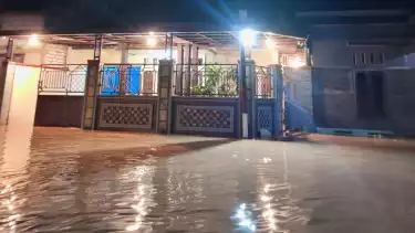 Banjir melanda Desa Sambiroto, Pati, Jawa Tengah, akibat meluapnya Sungai Tayu, Jumat (9/1/2026).