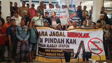 Tolak Relokasi, Jagal RPH Pegirian Ancam Mogok Massal dan Bawa 20 Sapi ke Balai Kota