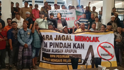 Tolak Relokasi, Jagal RPH Pegirian Ancam Mogok Massal dan Bawa 20 Sapi ke Balai Kota