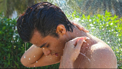 Kenapa Harus Mandi dan Keramas Setelah Kehujanan? Begini Kata Dokter