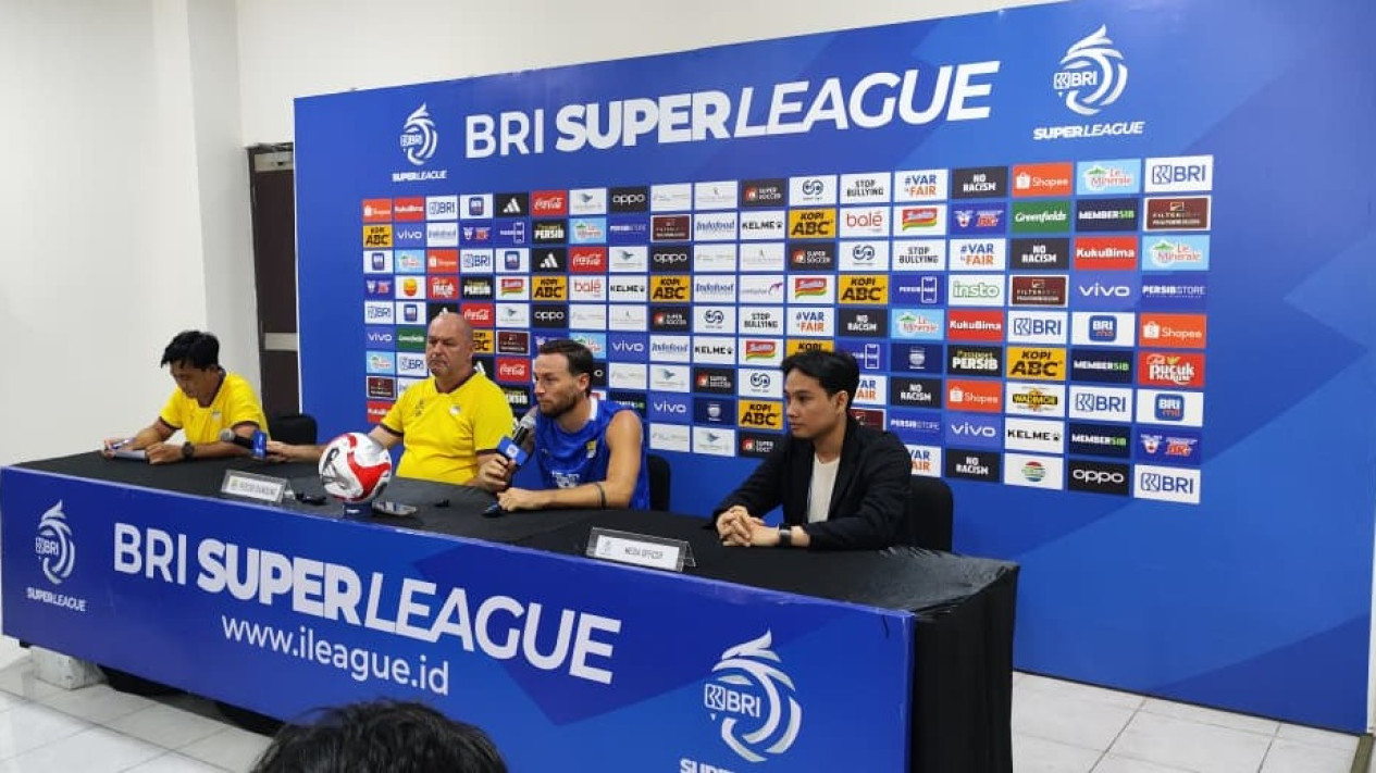 Bagai Luis Figo yang Menyebrang ke Klub Rival, Marc Klok Tidak Sesali Keputusan Gabung Persib dari Persija
            - galeri foto