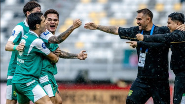 Debut Manis Bernardo Tavares Bersama Persebaya, Brace Gali Freitas Bawa Bajul Ijo Taklukkan Malut United di Pekan 17 Super League