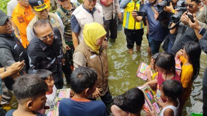 Langkah Darurat Hentikan Banjir Bengawan Njero Lamongan dengan Menutup Pintu Air Kuro