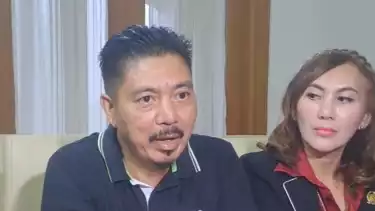 Kuasa hukum korban kasus dugaan penipuan aktor Adly Fairuz, dr Farly Lumopa saat konferensi pers