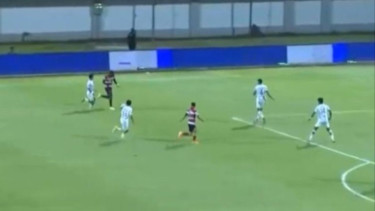 Hujan Kartu Merah! PSIM Yogyakarta Permalukan Madura United di Kandang Sendiri