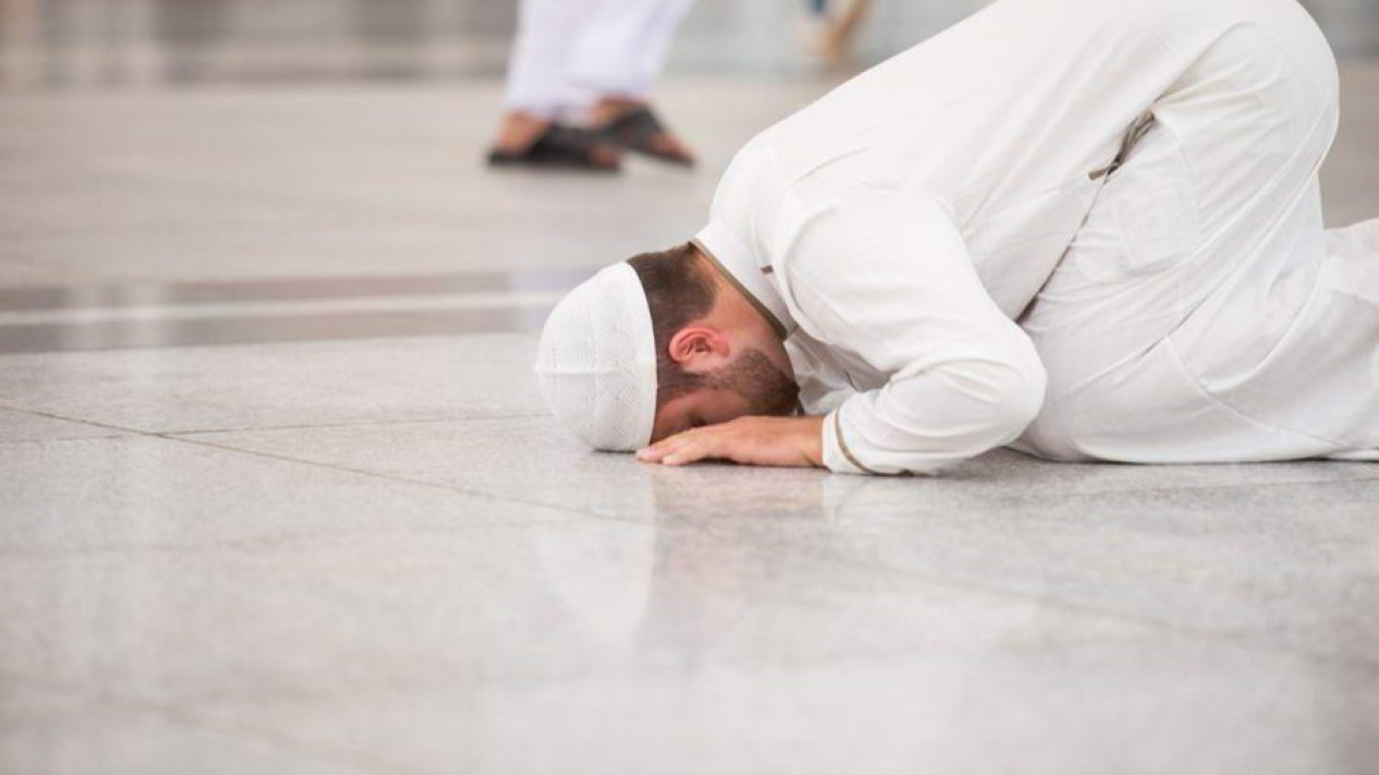 Bukan Jam 12 Malam, Shalat Tahajud Lebih Afdhol di Waktu Ini Kata Ustaz Adi Hidayat
            - galeri foto