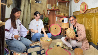 Pelaku Kerajinan Tangan Bambu Asal Kabupaten Tangerang Dilatih Pengembangan Produk Secara Digital