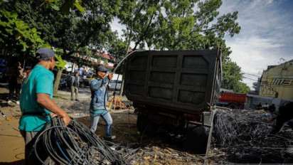 Kabel 14 Ton Tuntas Diturunkan di Jalan Buahbatu