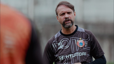 Tumbang 1-0 dari Persib, Mauricio Souza Singgung Kinerja Wasit di El Clasico Indonesia