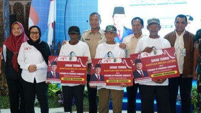 Tak Lagi Ngos-ngosan, Kakek 80 Tahun Senang Bukan Main Dapat 'Kado' Becak Listrik dari Presiden Prabowo