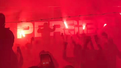 Bisa Jadi Contoh, Bobotoh Rayakan Kemenangan Persib Bandung Vs Persija dengan Nyalakan Flare di Luar Stadion GBLA