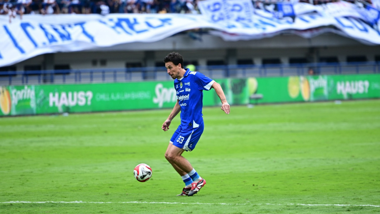 Umuh Muchtar Sesalkan Ancaman ke Keluarga Thom Haye, Janji Akan Lacak Pelaku Teror
            - galeri foto