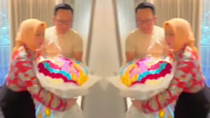 Ridwan Kamil Beri Hadiah Terakhir untuk Atalia Praratya