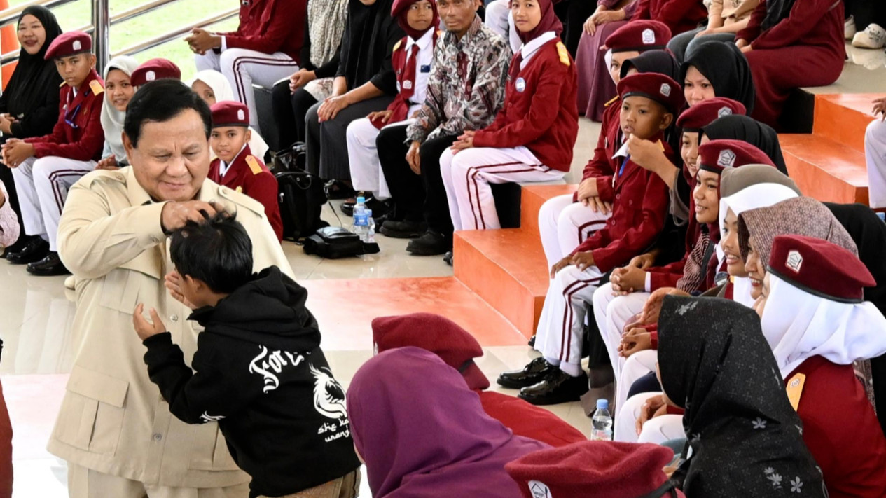 Presiden Prabowo Terharu Murid Sekolah Rakyat Berpidato dalam Bahasa Asing: Kirim ke Luar Negeri
            - galeri foto