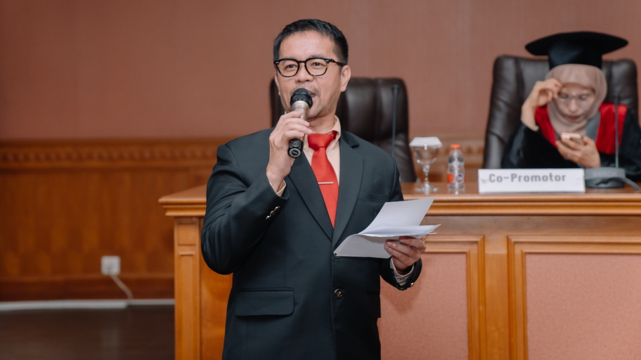 Sorot Isu Lingkungan Hingga Bencana Alam, Marinus Gea Paparkan Pendekatan Baru Lewat Disertasinya
            - galeri foto