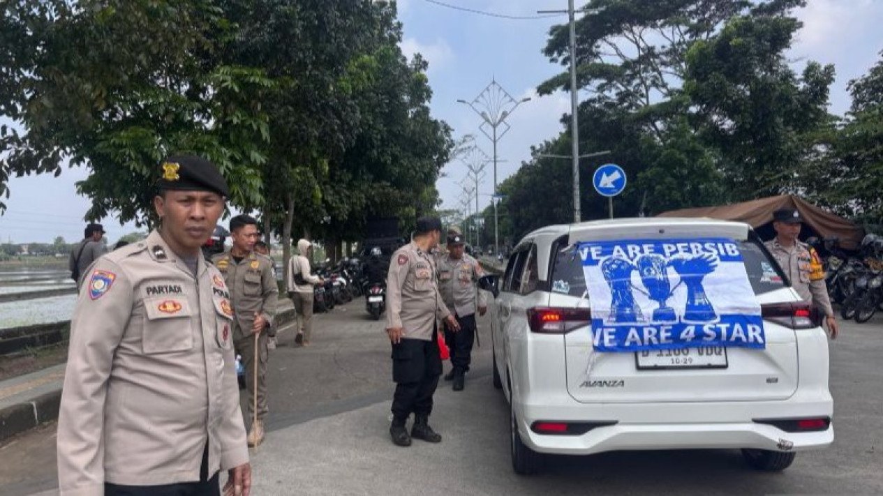 Usai Duel Persib vs Persija, Seorang Bobotoh Tewas di Area Stadion GBLA
            - galeri foto