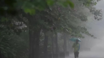 BMKG: Hujan Ringan Guyur Mayoritas Kota Besar Indonesia Jumat Ini, Warga Diminta Waspada Cuaca Ekstrem