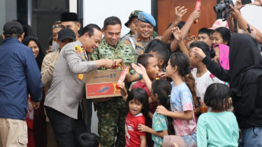 Kapolda Metro dan Pangdam Jaya Pastikan Pengungsi Banjir di Cilincing Terlayani Optimal