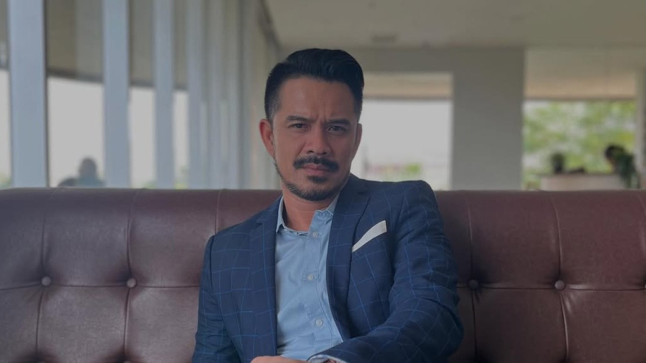 Mengenal Roby Tremonti, Aktor yang Disebut-sebut sebagai 'Bobby' dalam Buku Broken Strings Aurelie Moeremans
            - galeri foto