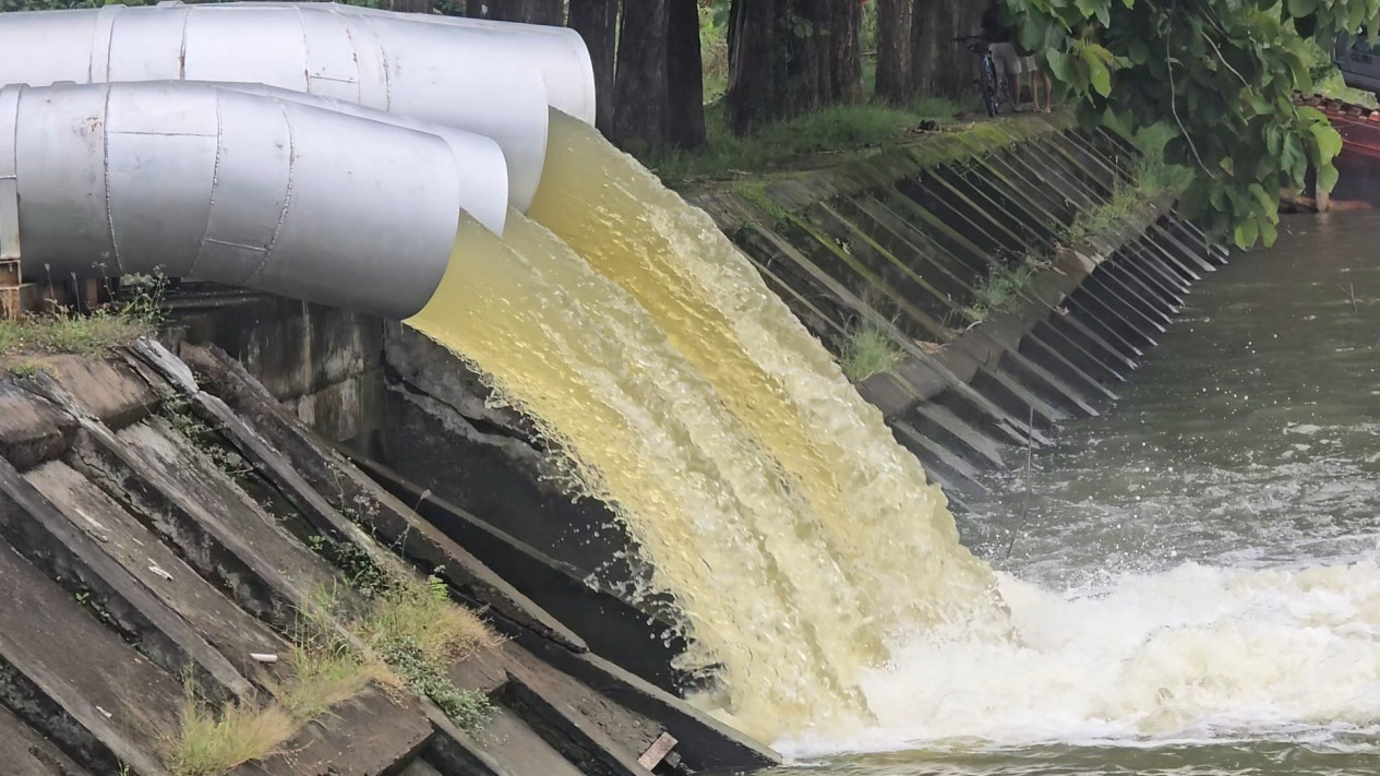 Viral Pompa Air Kuro Lamongan Tak Beroperasi di Tengah Banjir, Kadis SDA: Terkendala Sosial
            - galeri foto