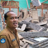 Belajar di Teras Warga, Siswa SDN Tlagah 2 Bangkalan Minta Presiden Prabowo Perbaiki Sekolah