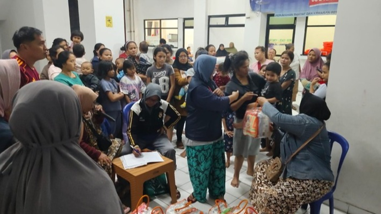 Update! BPBD DKI Jakarta: 751 Warga di Jakbar dan Jakut Masih Mengungsi Gegara Banjir
            - galeri foto