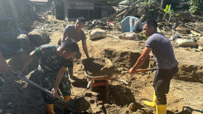 Brimob Batalyon C Kembali Terjun Pulihkan Kehidupan Warga Pascabanjir di Batang Toru, Bangun Fasilitas Air Bersih
