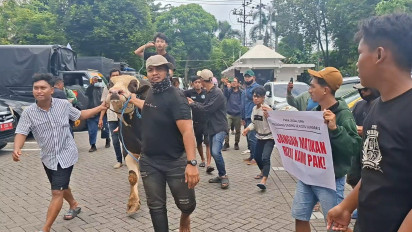 Aksi Hari Kedua Tolak Relokasi RPH Pegirian Ricuh di Balai Kota Surabaya