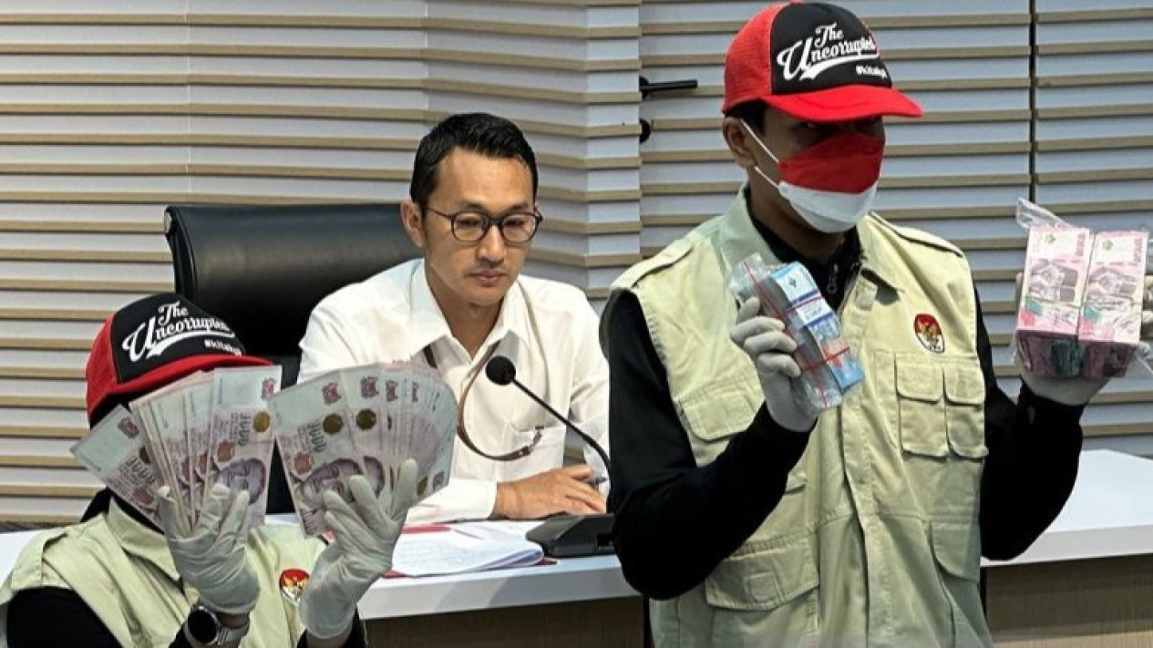 Penggeledahan KPK di Ditjen Pajak: Fokus pada Dua Direktorat
            - galeri foto