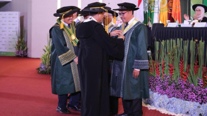 Kukuhkan Empat Guru Besar di UMJ, LLDIKTI Wilayah III: Usia Bukanlah Batasan