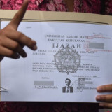 Polemik Ijazah Berlanjut, Komisi Informasi Pusat Perintahkan KPU Serahkan Salinan Ijazah Jokowi