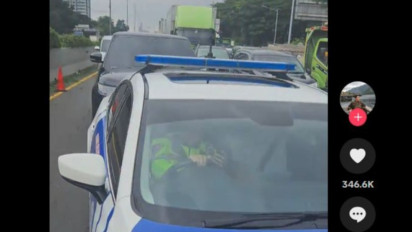 Tot Tot Wuk Wuk Berulah Lagi, Mobil Patwal Kawal Range Rover Senggol Mobil Warga di Tol Tomang