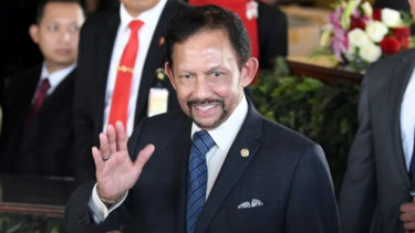 Sultan Brunei Darussalam Hassanal Bolkiah Jalani Operasi Lutut