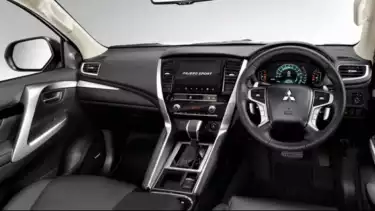 Interior Mitsubishi Pajero Sport