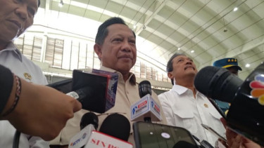 Banyak Fasilitas Umum Masih Tertutup Lumpur, Tito Sebut Satgas Konsentrasi Pembersihan di Dataran Rendah